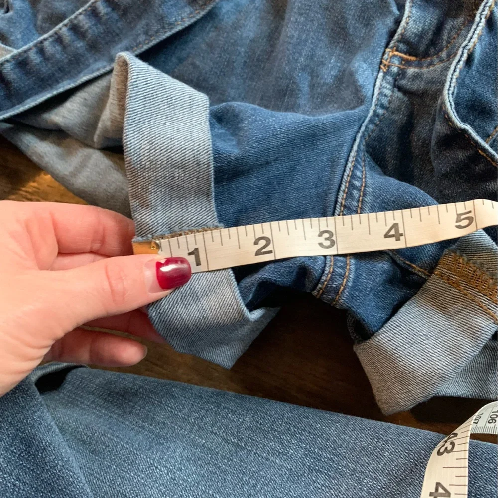 Super High Waist shortie denim shorts with belt - Picture 7 of 9